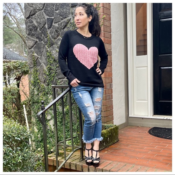 Beautiful Heart ❤️ pull over sweater - Picture 4 of 9